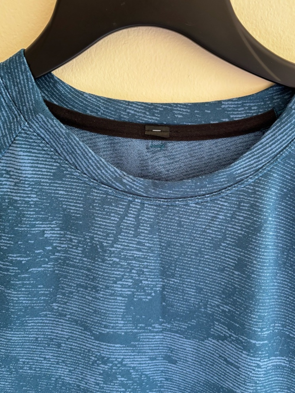 Lululemon Blue Textured Short Sleeve Athletic Tee size M - Picture 3 of 8